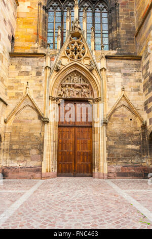 Haustür Sankt Martin Kirche von Colmar, Elsass, Frankreich Stockfoto