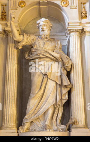 Rom, Italien - 26. März 2015: Die Statue von St. Paul der Apostel des Bildhauers Paolo Naldini (1619-1691). Stockfoto