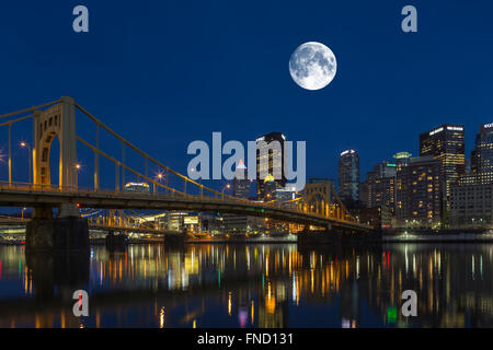 ANDY WARHOL BRIDGE SKYLINE INNENSTADT ALLEGHENY RIVER PITTSBURGH PENNSYLVANIA USA Stockfoto