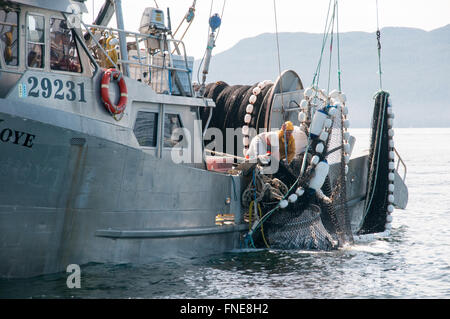 Ein Wildlachs gillnet Fischerboot in der Region Great Bear Rainforest an Nord-Pazifik Küste von British Columbia, Kanada. Stockfoto