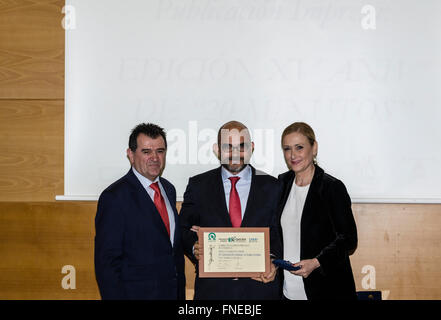 Die Verlage von 20 Minuten Editora mit dem Präsidenten der Comunidad de Madrid, Excma. Frau Cristina Cifuentes in der Publishing Journalist Prize Zeremonie AEEPP im Casa Real de Correos, Madrid, Spanien, 14 St März 2016 Stockfoto