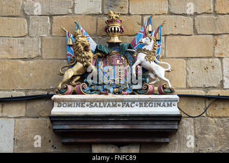 Heraldische Wappen an der White Hart Royal Hotel in Moreton in Marsh, Cotswolds, Gloucestershire. UK Stockfoto