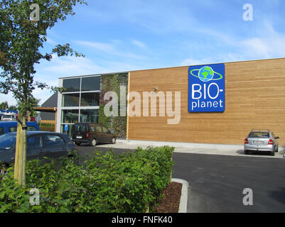 AALST, Belgien, 16. Juni 2015: Der neue Bio-Supermarkt "Bio Planet", die die Colruyt-Gruppe gehört. Stockfoto