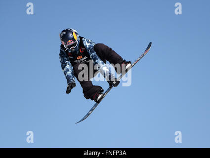 Yabuli, Chinas Provinz Heilongjiang. 15. März 2016. Enni Rukajarvi Finnlands konkurriert während der Frauen Slopestyle Finale bei den Corona Snowboard Weltmeisterschaften in Yabuli Stadt, Nordost-China Provinz Heilongjiang, 15. März 2016. Enni Rukajarvi gewann die Silbermedaille mit 86,50 Punkten. Bildnachweis: Wang Kai/Xinhua/Alamy Live-Nachrichten Stockfoto