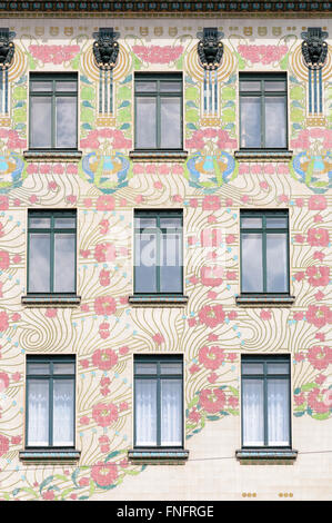 Die reich verzierten Jugendstil-Fassade des Majolika Haus von Otto Wagner, Wien, Österreich Stockfoto