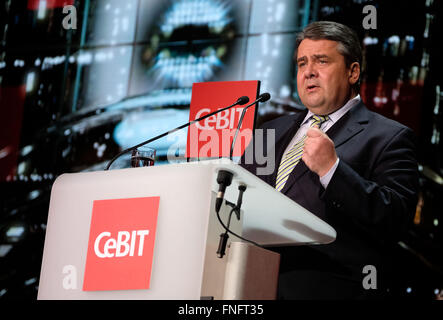 Hannover, Deutschland. 14. März 2016. Deutsche Wirtschaft Minister Sigmar Gabriel (SPD) Ansprache während der Welcome Night für die CeBIT-Messe in Hannover, Deutschland, 14. März 2016. Foto: PETER STEFFEN/DPA/Alamy Live-Nachrichten Stockfoto