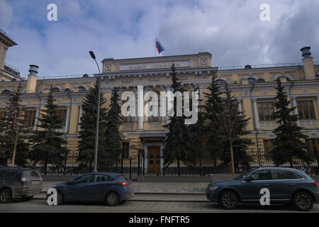 Bank von Russland, die Staatsflagge, die Autos WS Stockfoto