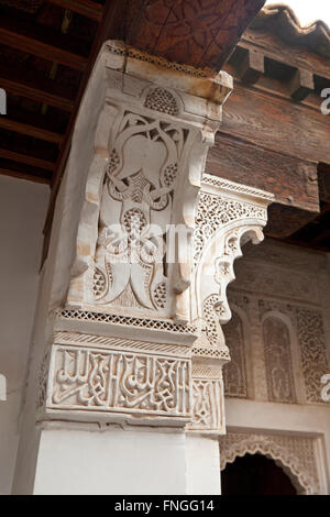 Gips Wanddekoration in der Medersa Ben Youssef, Marrakesch, Marokko Stockfoto