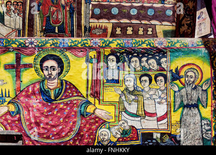 Antike äthiopische orthodoxe Kirche innen bemalte Wände in Gondar Äthiopien Stockfoto