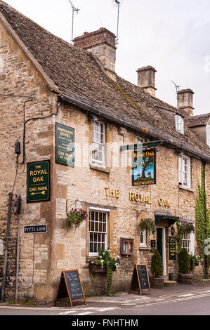 Der Royal Oak Pub in hübschen Cotswold Stadt Burford, Oxfordshire, England, Großbritannien, Großbritannien Stockfoto