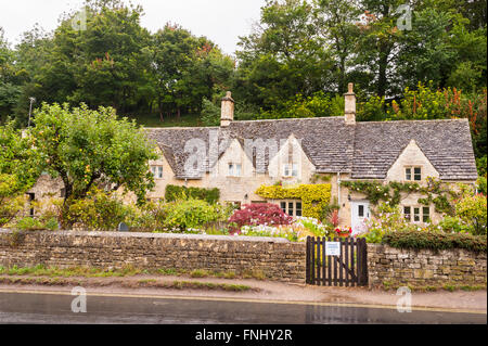 Hübschen Cotswold Hütten im Dorf Bibury, Gloucestershire, England, Großbritannien, Großbritannien Stockfoto