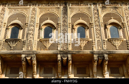 Typisches Beispiel der indischen Architektur im Bundesstaat Gujarat Stockfoto