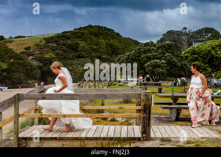 Eine Hochzeitsfeier an Waipu Cove, Waipu, Northland, Neuseeland Stockfoto