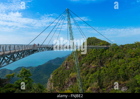 Panorama von Langkawi Sky Bridge, Andamanensee und die Berge Stockfoto