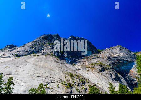 Yosemite Valley ist ein Gletschertal in Yosemite NP in der westlichen Sierra Nevada von Kalifornien. Das Tal ist etwa 13 Stockfoto