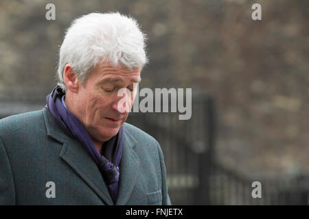 Westminster London, UK. 15. März 2016. BBC-Moderator Jeremy Paxman interviews euroskeptischen MP Bill Cash in Westminster mit 100 Tage bis das EU-Referendum Credit: Amer Ghazzal/Alamy Live-Nachrichten Stockfoto