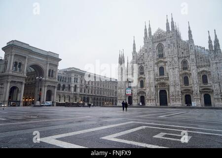 Italien: Piazza del Duomo mit Galleria Vittorio Emanuele II und die Kathedrale. Foto vom 13. Februar 2016. Stockfoto