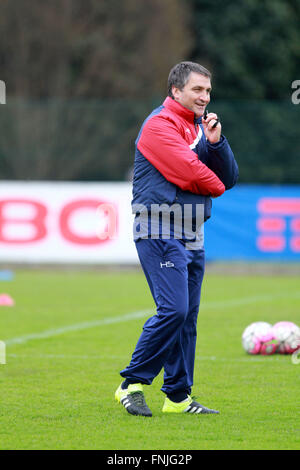 Udine, Italien. 15. März 2016. Udinese Head Coach Luigi De Canio lächelt während der Trainingseinheit Credit: Andrea Spinelli/Pacific Press/Alamy Live News Stockfoto