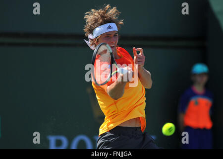 Indische Brunnen, Kalifornien, USA. 15. März 2016. BNP Paribas Open in Indian Wells Tennis Gardens gespielt. Alexander Zverev (Ger) wie er Gilles Simon (Fra) 6-2 und 6-2 schlägt Credit: Action Plus Sport/Alamy Live News Stockfoto