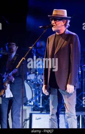 Turin, Italien. 15. März 2016. Italienischen Singer-Songwriter und Musiker Francesco De Gregori tritt im Teatro Coliseum mit einem ausverkauften Konzert von Tour "De Gregori singt Bob Dylan". © Elena Aquila/Pacific Press/Alamy Live-Nachrichten Stockfoto