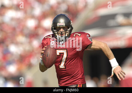 4. November 2007 - Tampa, Florida, Vereinigte Staaten von Amerika - 4. November 2007; Tampa, FL, USA;  Tampa Bay Buccaneers quarterback (7) Jeff Garcia in Aktion während der Bucs 17-10-Sieg über die Arizona Cardinals im Raymond James Stadium. .. ZUMA Press/Scott A. Miller (Kredit-Bild: © Scott A. Miller über ZUMA Draht) Stockfoto