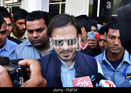 Jodhpur, Indien. 13. März 2016. Bollywood Film Schauspieler Vivek Oberoi kommt in Jodhpur Zivilflughafen, eine eigene Programm in Rajasthan, Indien zu besuchen. © Mohammed Sharif/Pacific Press/Alamy Live-Nachrichten Stockfoto