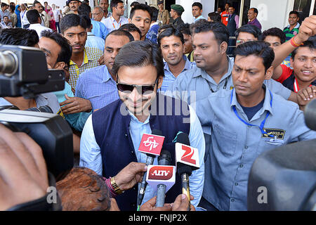 Jodhpur, Indien. 13. März 2016. Bollywood Film Schauspieler Vivek Oberoi kommt in Jodhpur Zivilflughafen, eine eigene Programm in Rajasthan, Indien zu besuchen. © Mohammed Sharif/Pacific Press/Alamy Live-Nachrichten Stockfoto