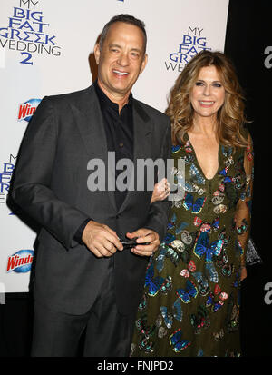 New York, USA. 15. März 2016. Schauspieler TOM HANKS und seine Ehefrau/Schauspielerin RITA WILSON besuchen die Weltpremiere "My Big Fat griechischen Hochzeit 2" an der AMC Loews Lincoln Square Theatre statt. Bildnachweis: Nancy Kaszerman/ZUMA Draht/Alamy Live-Nachrichten Stockfoto