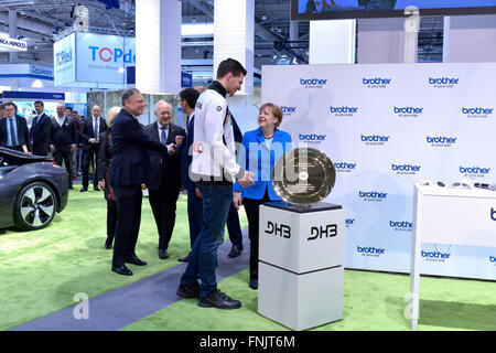 Hannover, Deutschland. 15. März 2016. Deutsche Bundeskanzlerin Angela Merkel (CDU) auf der CeBIT in Hannover, 15. März 2016. Die Schweiz ist Partnerland der diesjährigen CeBIT, d.h. bis zum 18. März 2016. Bildnachweis: Dpa/Alamy Live-Nachrichten Stockfoto