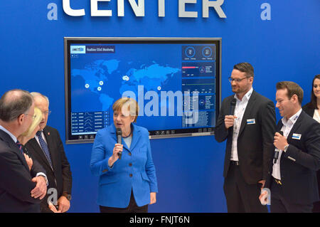 Hannover, Deutschland. 15. März 2016. Deutsche Bundeskanzlerin Angela Merkel (CDU) auf der CeBIT in Hannover, 15. März 2016. Die Schweiz ist Partnerland der diesjährigen CeBIT, d.h. bis zum 18. März 2016. Bildnachweis: Dpa/Alamy Live-Nachrichten Stockfoto