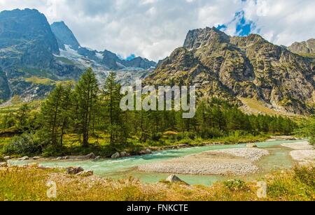 Alpine Berglandschaft mit Gletscherfluss. Italienischen Alpen. Europa. Stockfoto