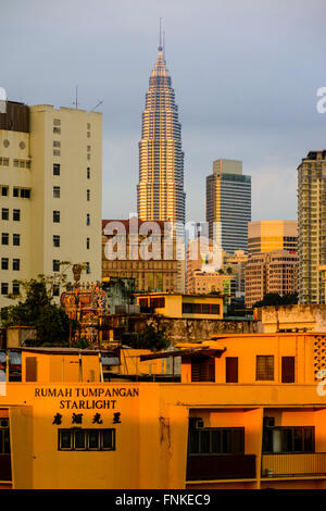 Petronas Twin Towers, das bekannteste Wahrzeichen von Kuala Lumpur. Sie waren einmal zertifiziert als das höchste Gebäude der Welt Stockfoto