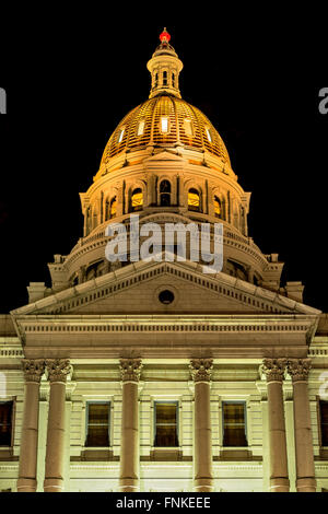 Goldhaube - Dezember Nacht Nahaufnahme der goldenen Kuppel des Colorado State Capitol Building, Denver, Colorado, USA. Stockfoto