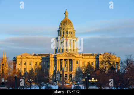 Sonnenuntergang am Colorado Capitol - Winter Sonnenuntergang Blick auf Colorado State Capitol Building in Downtown Denver. Stockfoto