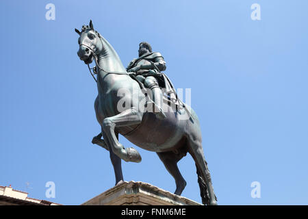 Statue von Ferdinando ich de' Medici am Piazza della Santissima Annunziata in Florenz, Italien Stockfoto