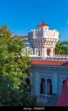 CIENFUEGOS, Kuba - 30. März 2012: Palacio de Valle (1913-1917) vom Architekten Alfredo Colli Editorial Gebrauch bestimmt. Stockfoto