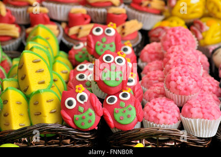 Marzipan in La Boqueria-Markt, Barcelona. Katalonien, Spanien Stockfoto