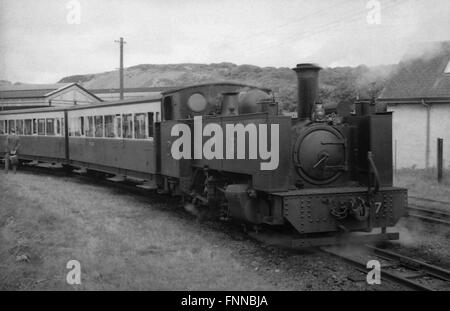 Vale des Rheidol Railway Dampflok Nr. 7 "Owain Glyndwr", auf einen Zug bei Aberystwyth in den frühen 1950er Jahren Stockfoto