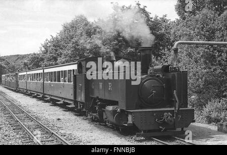 Vale des Rheidol Railway Dampflok Nr. 7 "Owain Glyndwr", auf einen Zug in den frühen 1950er Jahren Stockfoto