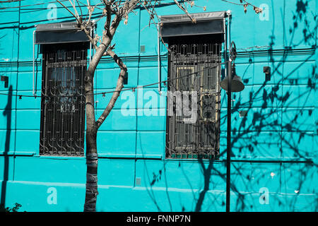 Bunte alte Stadt Fassade in Montevideo, Uruguay Stockfoto