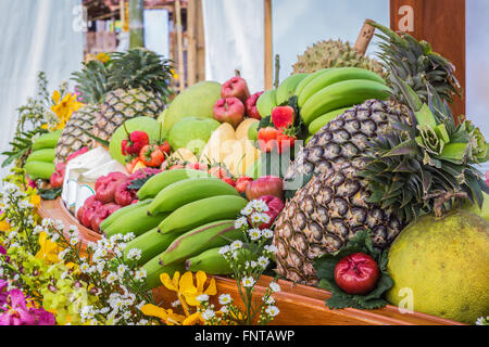 ein Foto von Mix Obst, Selective Fokus auf Ananas Stockfoto