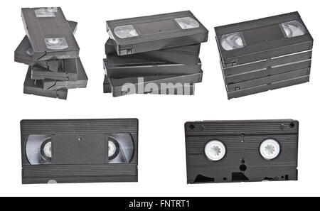 Legen Sie die alten VHS-Kassetten auf weißem Hintergrund Stockfoto