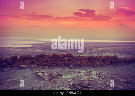 Wunderschönen Sonnenaufgang über Festung Masada Stockfoto