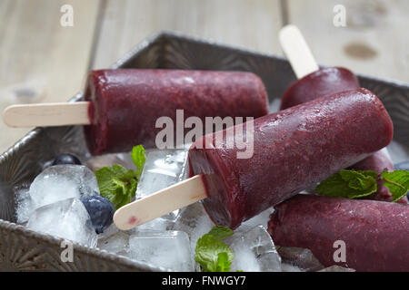 Heidelbeer-Eis Eis am Stiel Stockfoto