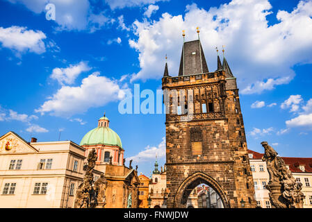 Prag, Czezh Republik. Schönen Sommer Luftaufnahme von der alten Stadt Charles Bridge-Architektur und über Moldau. Stockfoto