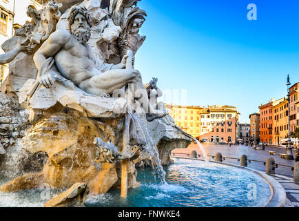 Rom, Italien. Brunnen der Vierströmebrunnen (Fontana dei Quattro Fiumi) mit einem ägyptischen Obelisken.  Piazza Navona. Stockfoto