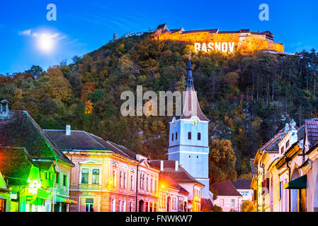 Rosenau Festung, Rumänien. Twilight-Bild der Hügel Ruinen. Sächsischen Zitadelle in Siebenbürgen, aus dem 13. Jahrhundert. Stockfoto