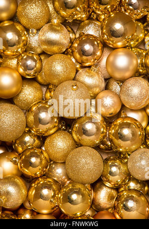 Goldene Christbaumkugeln abstrakten Hintergrund Stockfoto