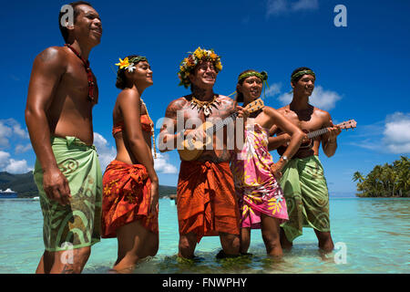 Insel Taha'a, Französisch-Polynesien. Polynesische Lieder und TanzflГ ¤ chen am Motu Mahana, Taha'a, Gesellschaftsinseln, Französisch-Polynesien, Stockfoto