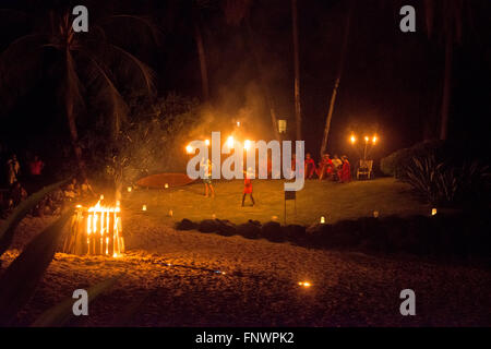Feuershow im Meridien Hotel auf der Insel Tahiti, Französisch-Polynesien, Tahiti Nui, Gesellschaftsinseln, Französisch-Polynesien, South Paci Stockfoto